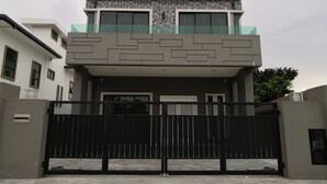 Front of property - RE - Roomy Stay (Ipoh)