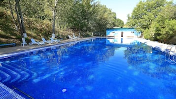 Seasonal outdoor pool