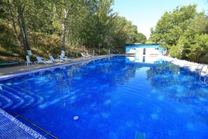 Seasonal outdoor pool - Recreation Zone Dustlik (Uchterek)