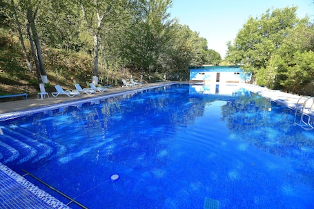 Seasonal outdoor pool