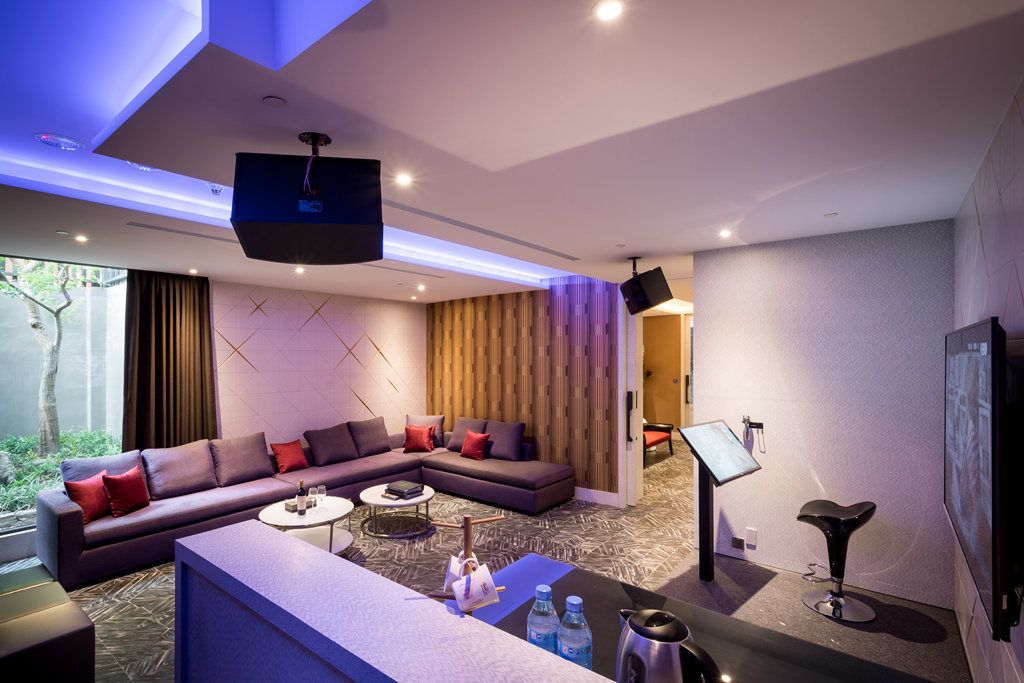 Party Suite (Consecutive night 11 pm check-out required) | Living area | Plasma TV, toys