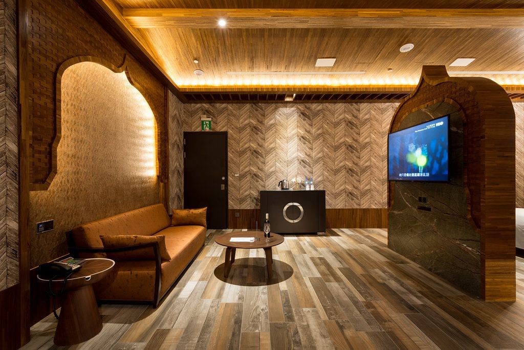 classic room (consecutive night 11 pm check-out required) | living area | plasma tv