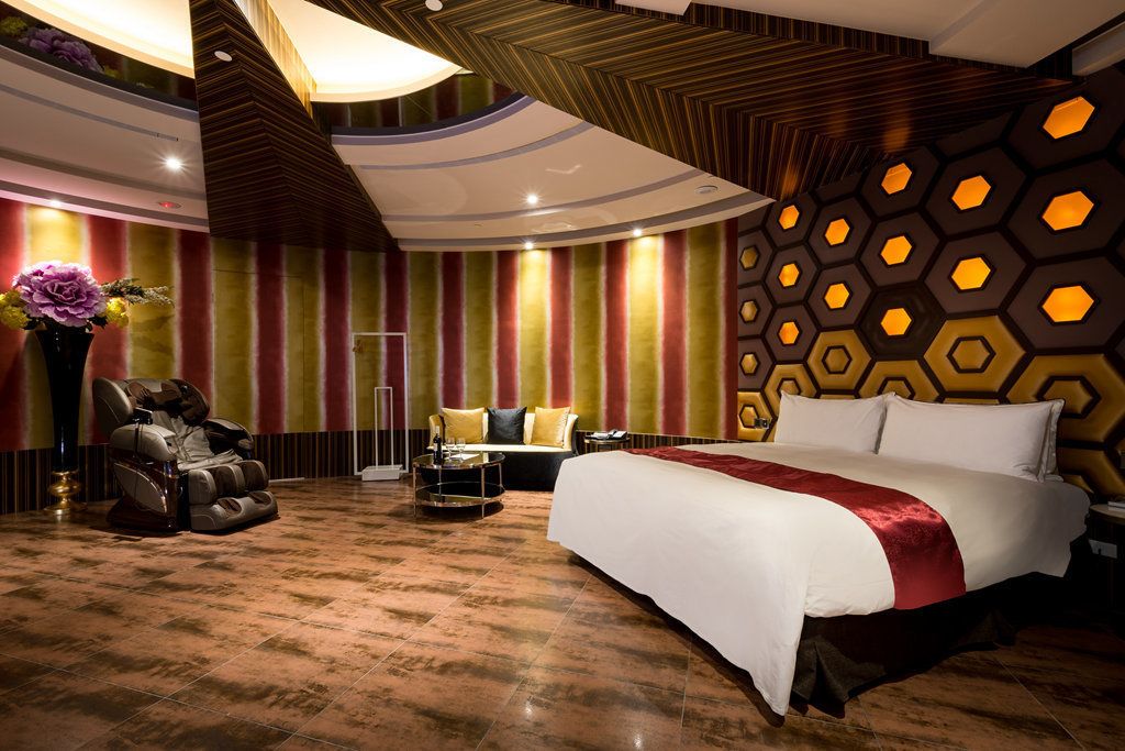 luxury room (consecutive night 11 pm check-out required) | 1 bedroom, desk, blackout curtains, soundproofing