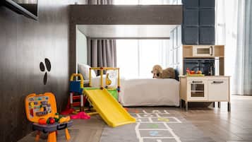 Family Children Suite (Consecutive night 11 pm check-out required) | Desk, blackout drapes, soundproofing, free cribs/infant beds