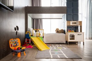 Family Children Suite (Consecutive night 11 pm check-out required)