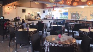 Dining - Gold Coast Marib Comfy Studio (Banting)