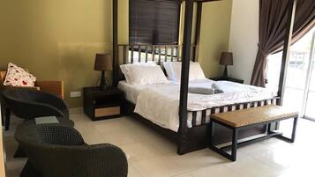 Studio (A3-1-72) | Desk