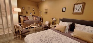 Superior Double Room, Ensuite (La Chaume) | Premium bedding, individually decorated, individually furnished - Les Galapons (Trept)