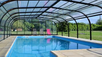 Piscine couverte, piscine extérieure (ouverte en saison)