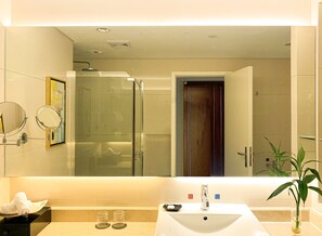 Free toiletries, hair dryer, bathrobes, slippers - Haikou Mingguang Shengyi Hotel (Haikou)