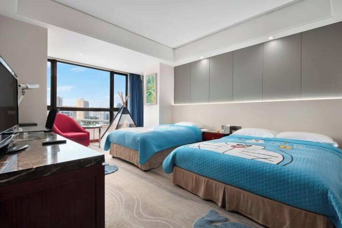 1 bedroom, in-room safe, desk, blackout curtains