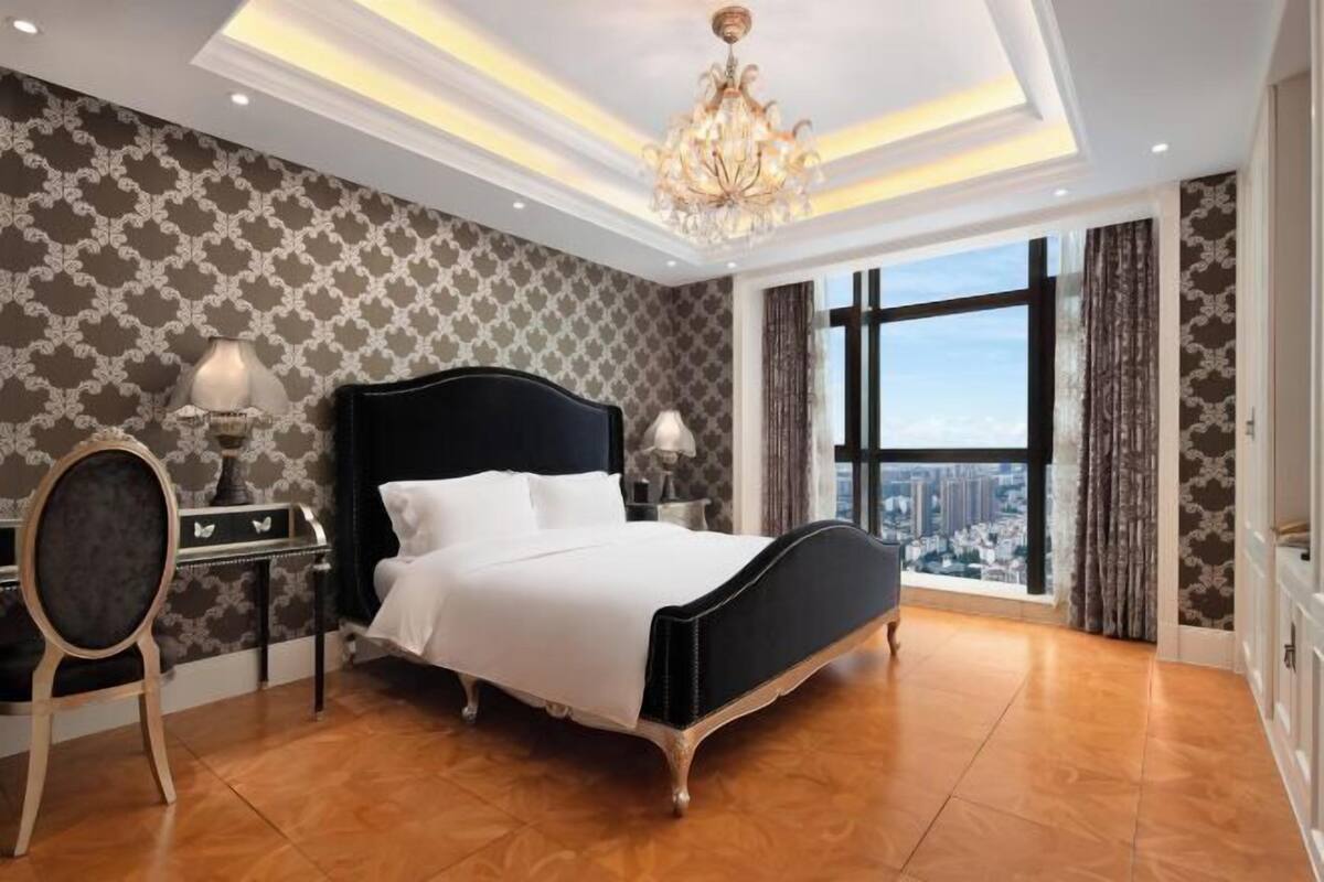 1 bedroom, in-room safe, desk, blackout curtains