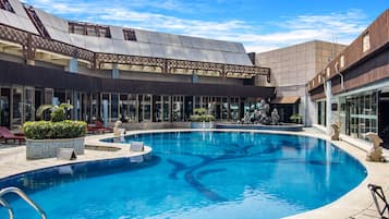 Außenpool (je nach Saison geöffnet)