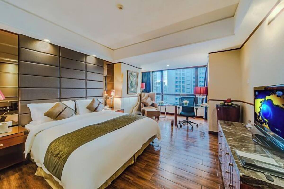 1 bedroom, in-room safe, desk, blackout curtains