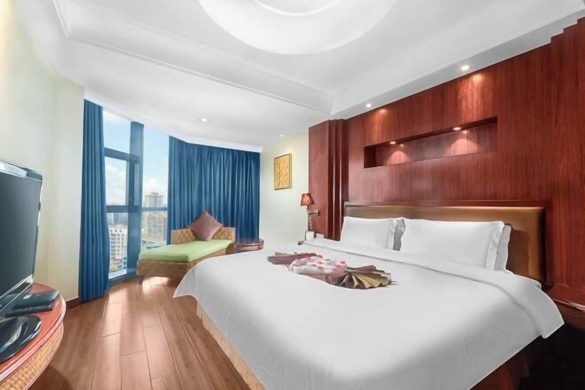 1 bedroom, in-room safe, desk, blackout curtains