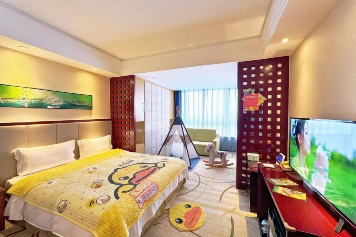 1 bedroom, in-room safe, desk, blackout curtains