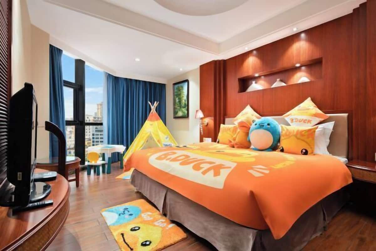 1 bedroom, in-room safe, desk, blackout curtains
