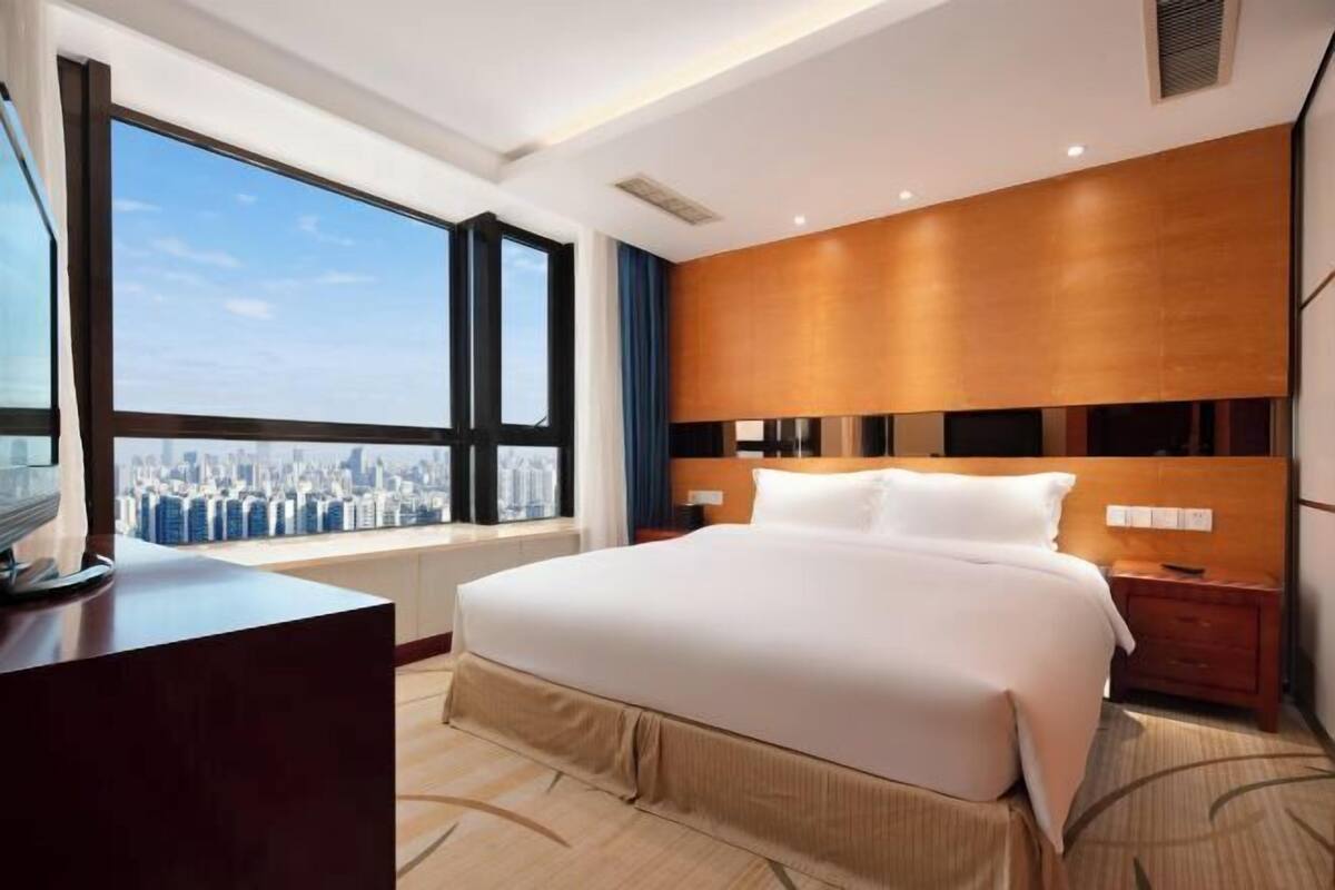 1 bedroom, in-room safe, desk, blackout curtains