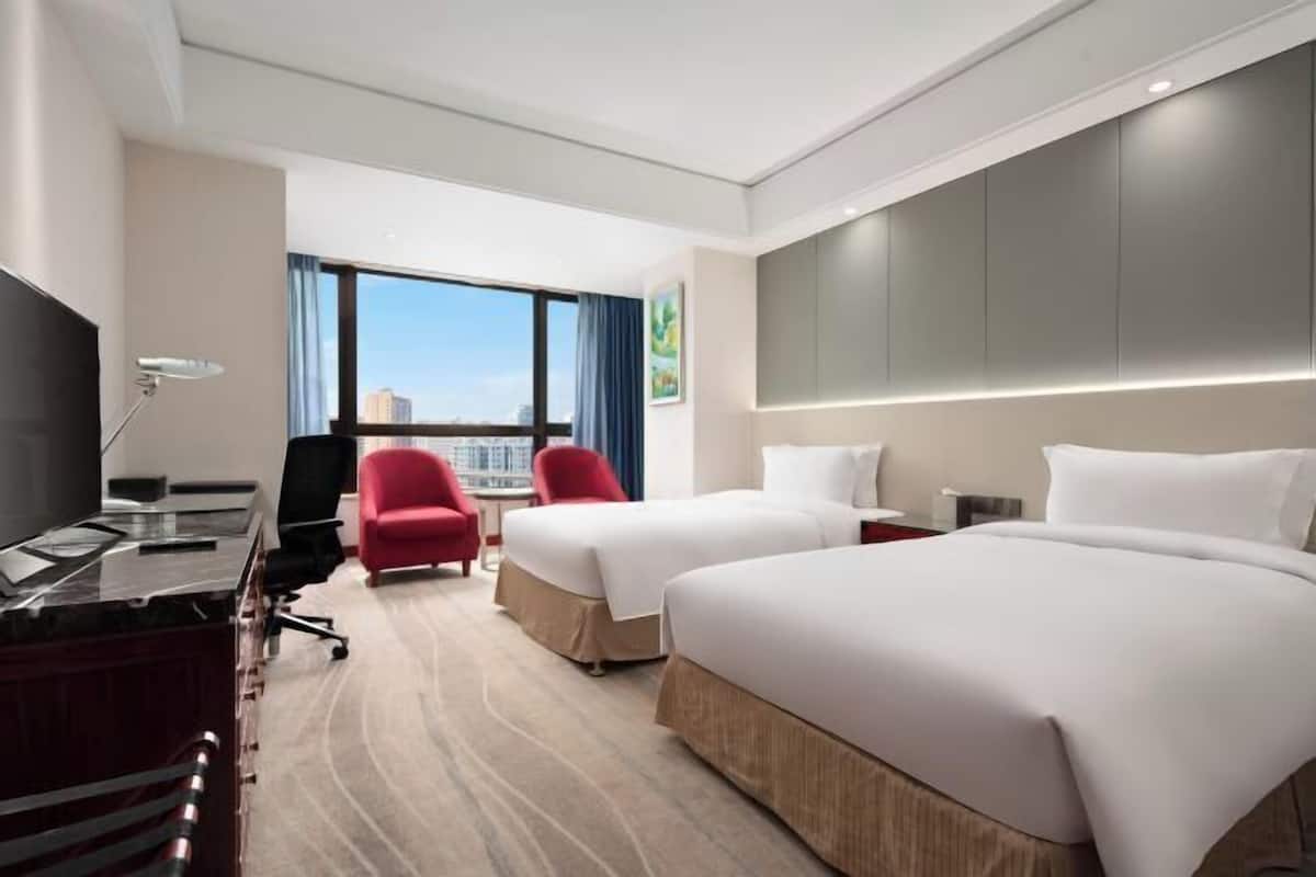 1 bedroom, in-room safe, desk, blackout curtains