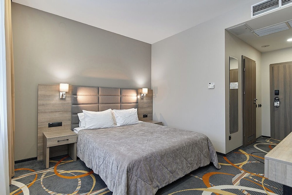 Willing Hotel Minsk by null