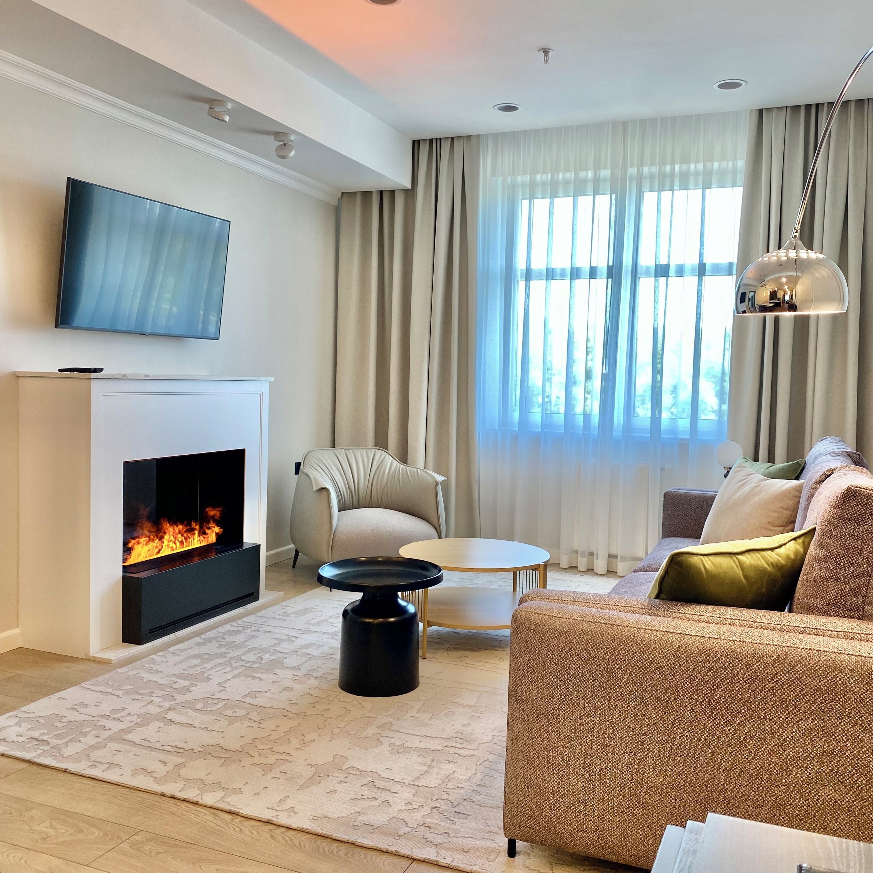 executive suite, 2 bedrooms | living area | 52-inch flat-screen tv with cable channels, tv