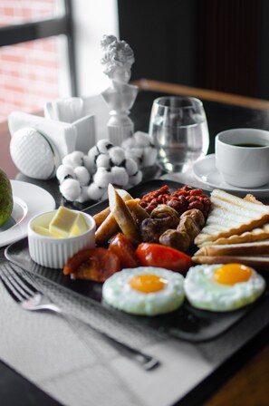 Daily buffet breakfast (BYN 35 per person)