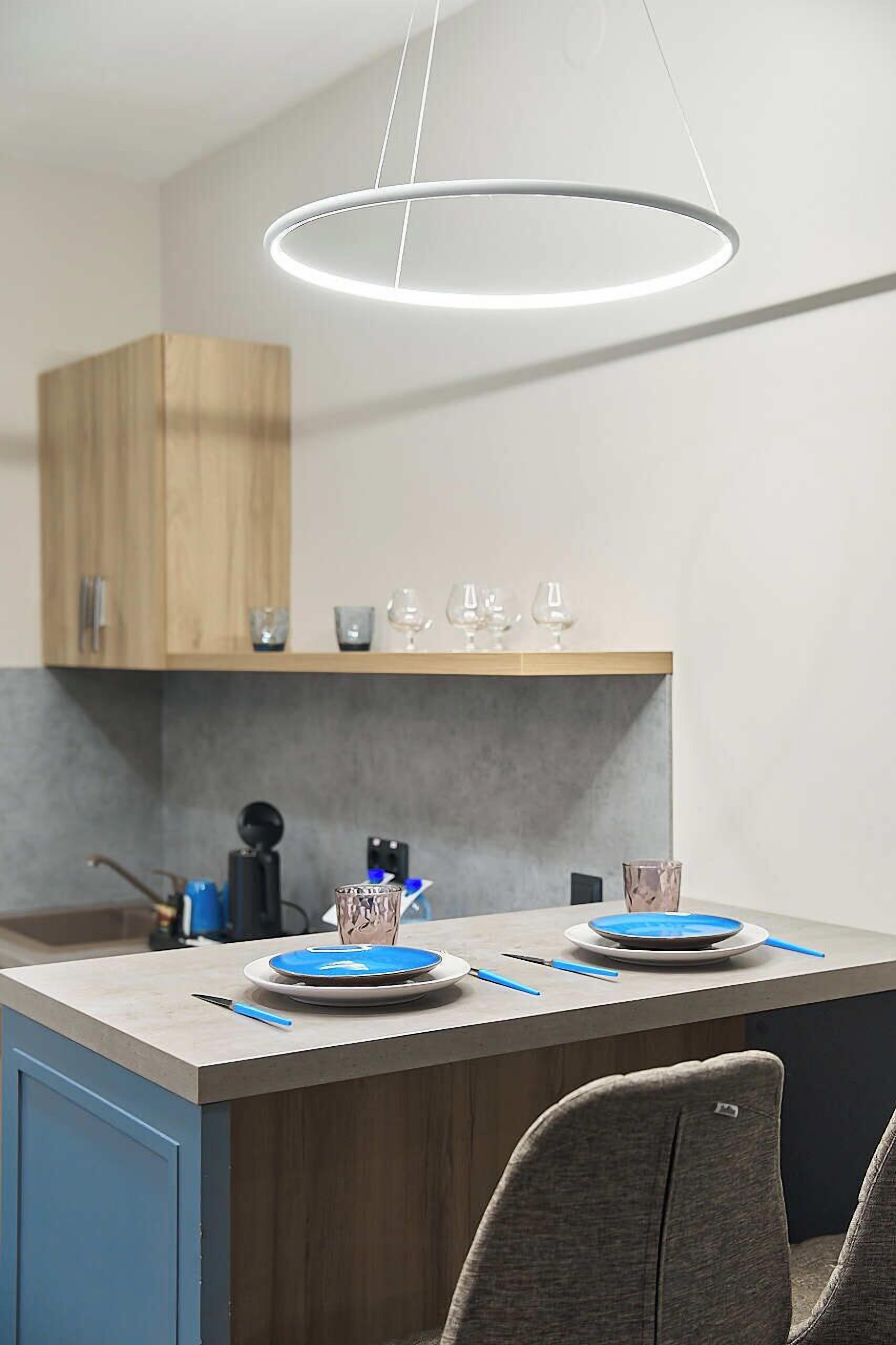 studio, 1 king bed, non smoking | 1 bedroom, premium bedding, minibar, desk