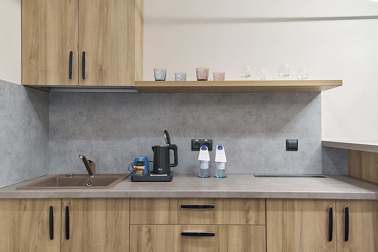 studio, 1 king bed, non smoking | 1 bedroom, premium bedding, minibar, desk