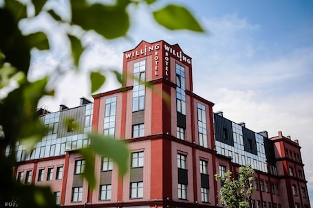 Exterior. Willing Hotel