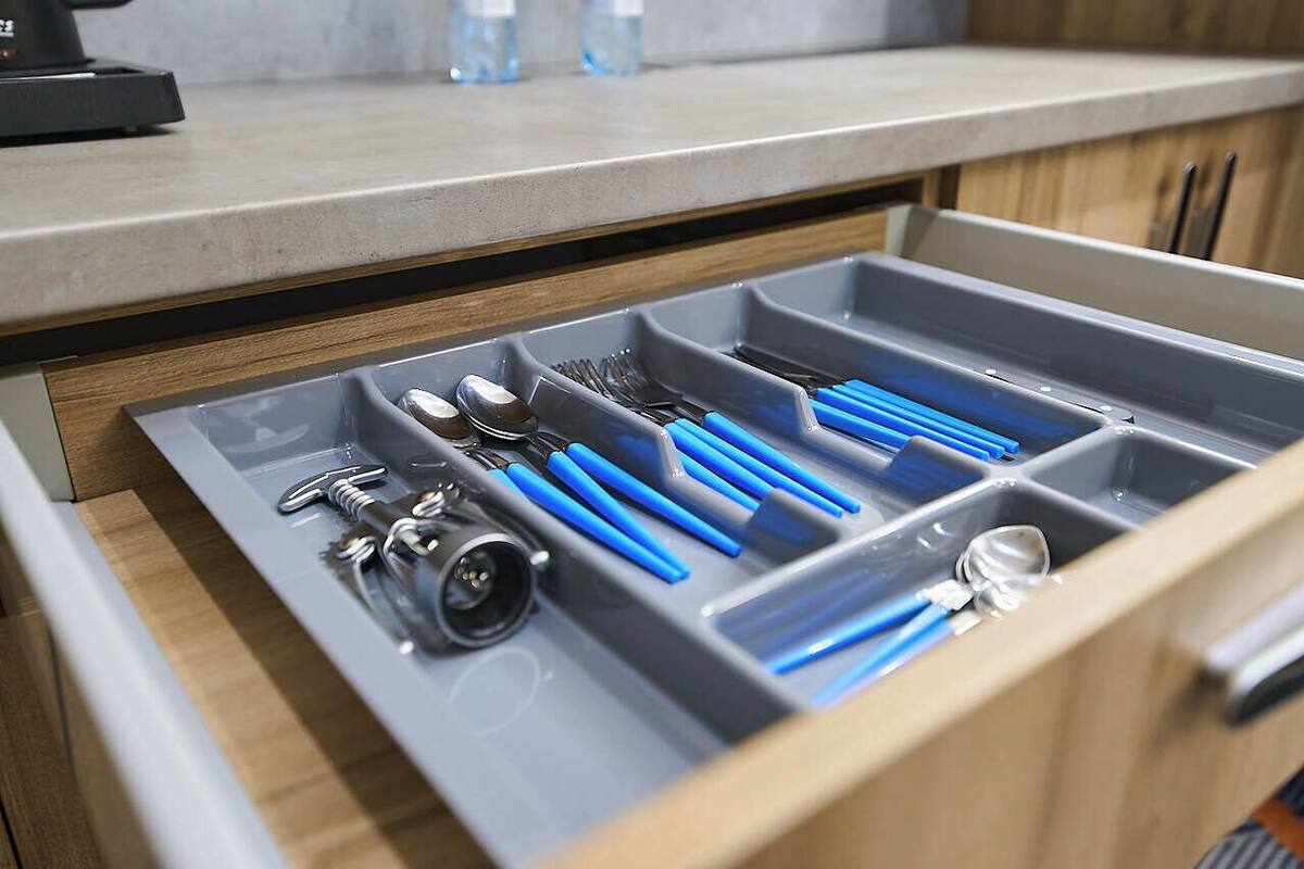 studio, 1 king bed, non smoking | 1 bedroom, premium bedding, minibar, desk