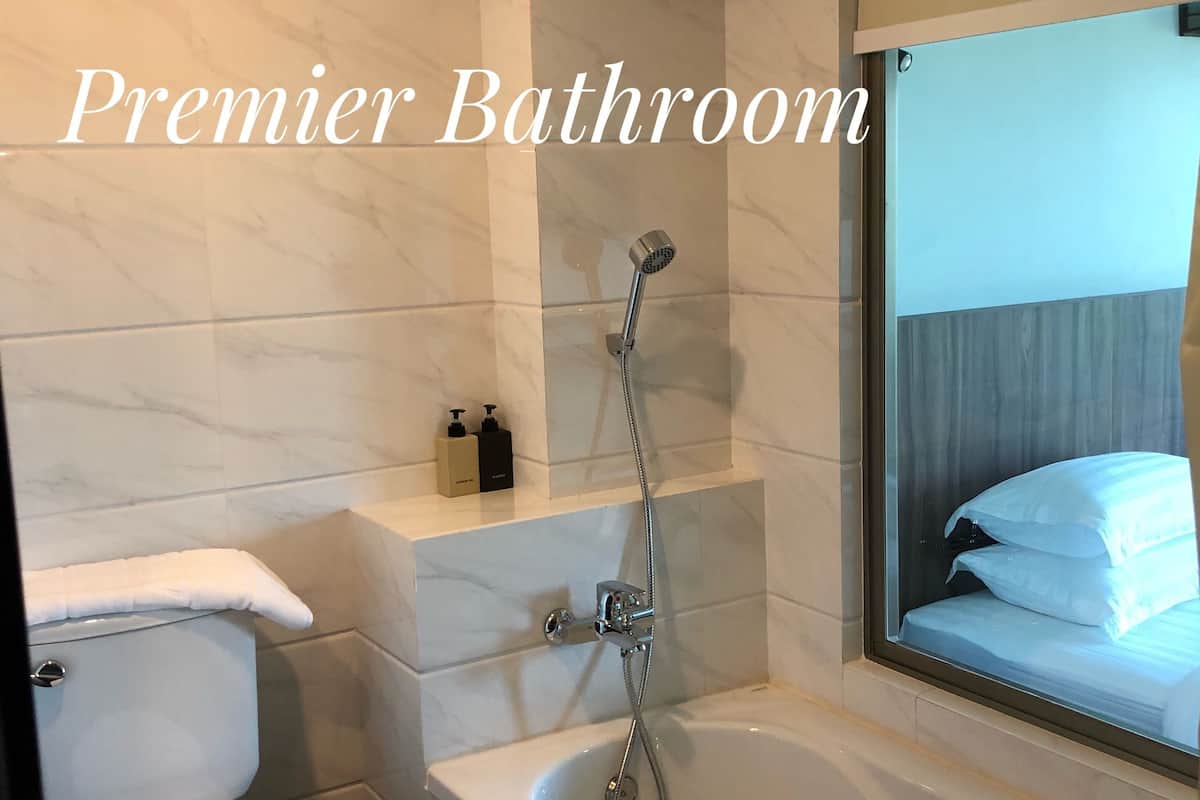 premier double or twin room | minibar, in-room safe, desk, blackout curtains