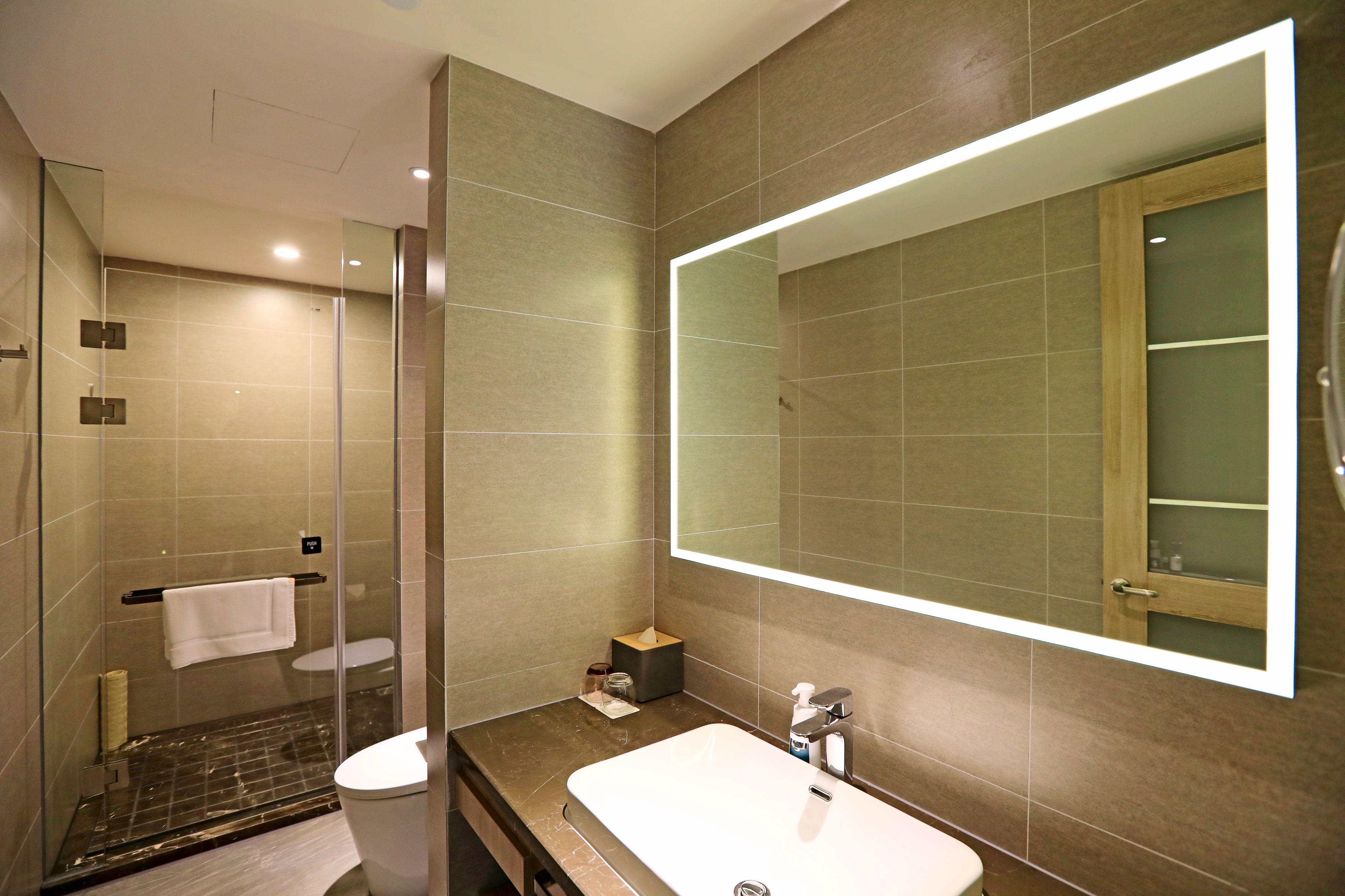 junior single room, 1 king bed | bathroom | shower, hydromassage showerhead, free toiletries, hair dryer