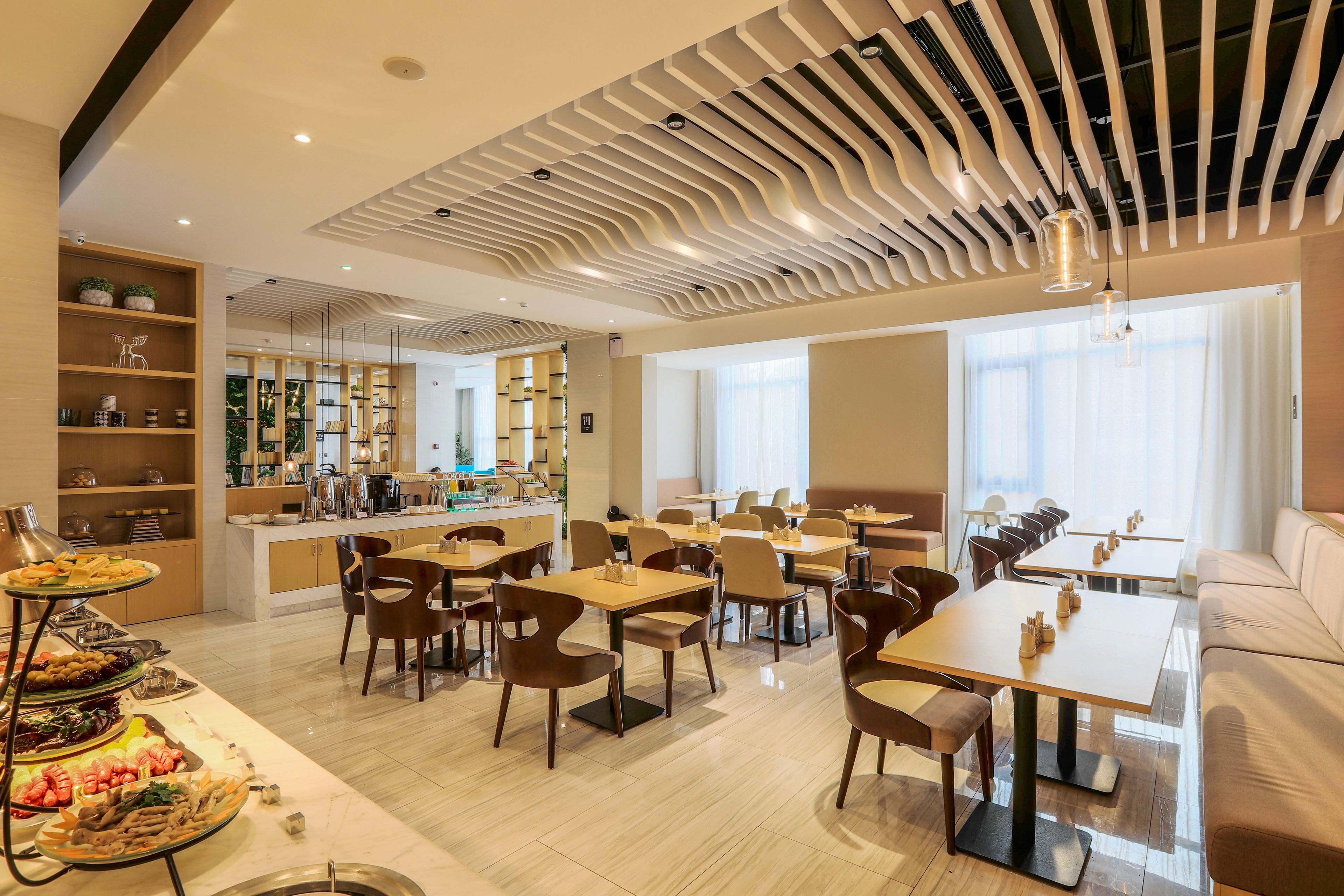 daily buffet breakfast (cny 48 per person)