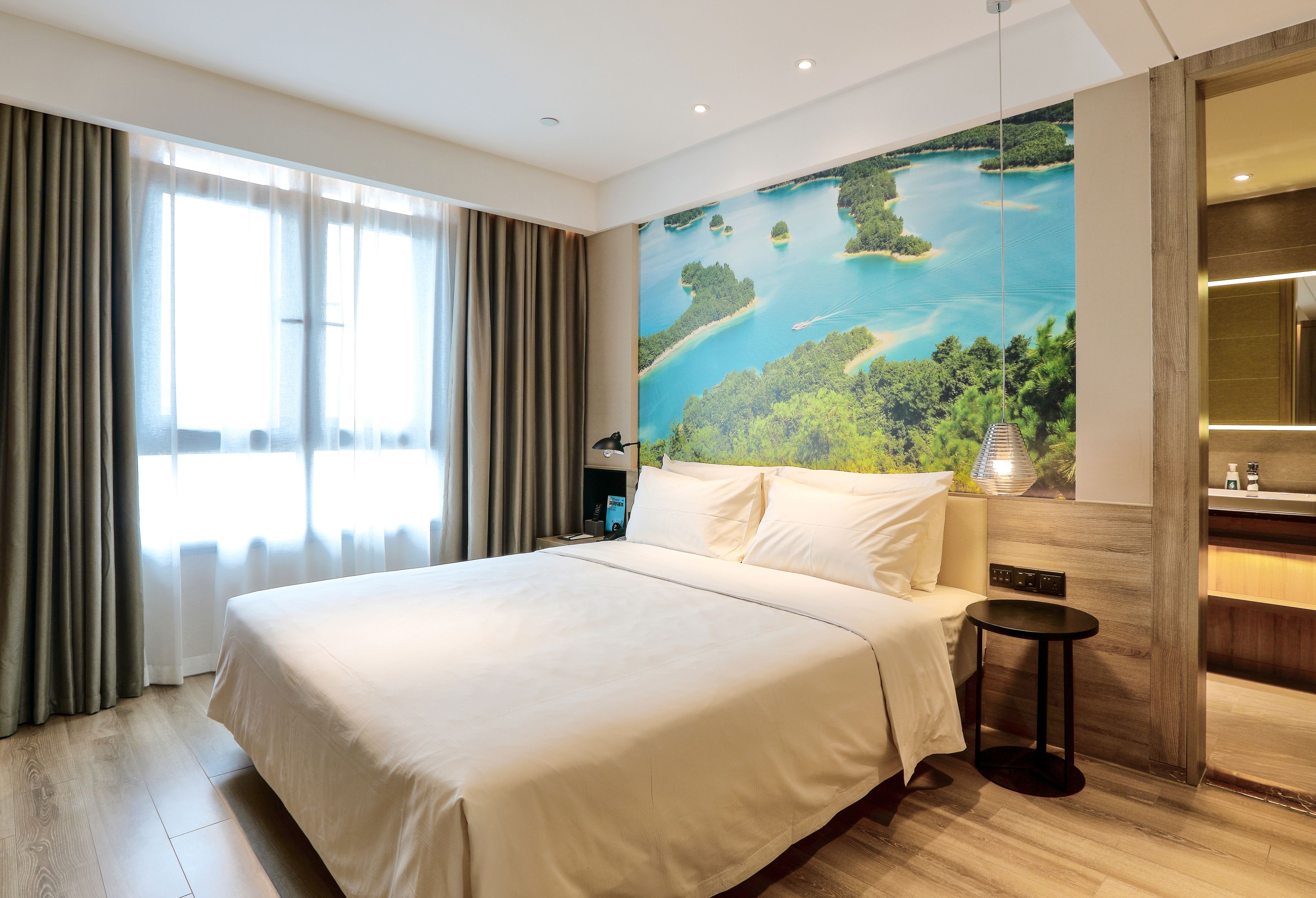 junior single room, 1 king bed | 1 bedroom, down duvets, memory-foam beds, desk