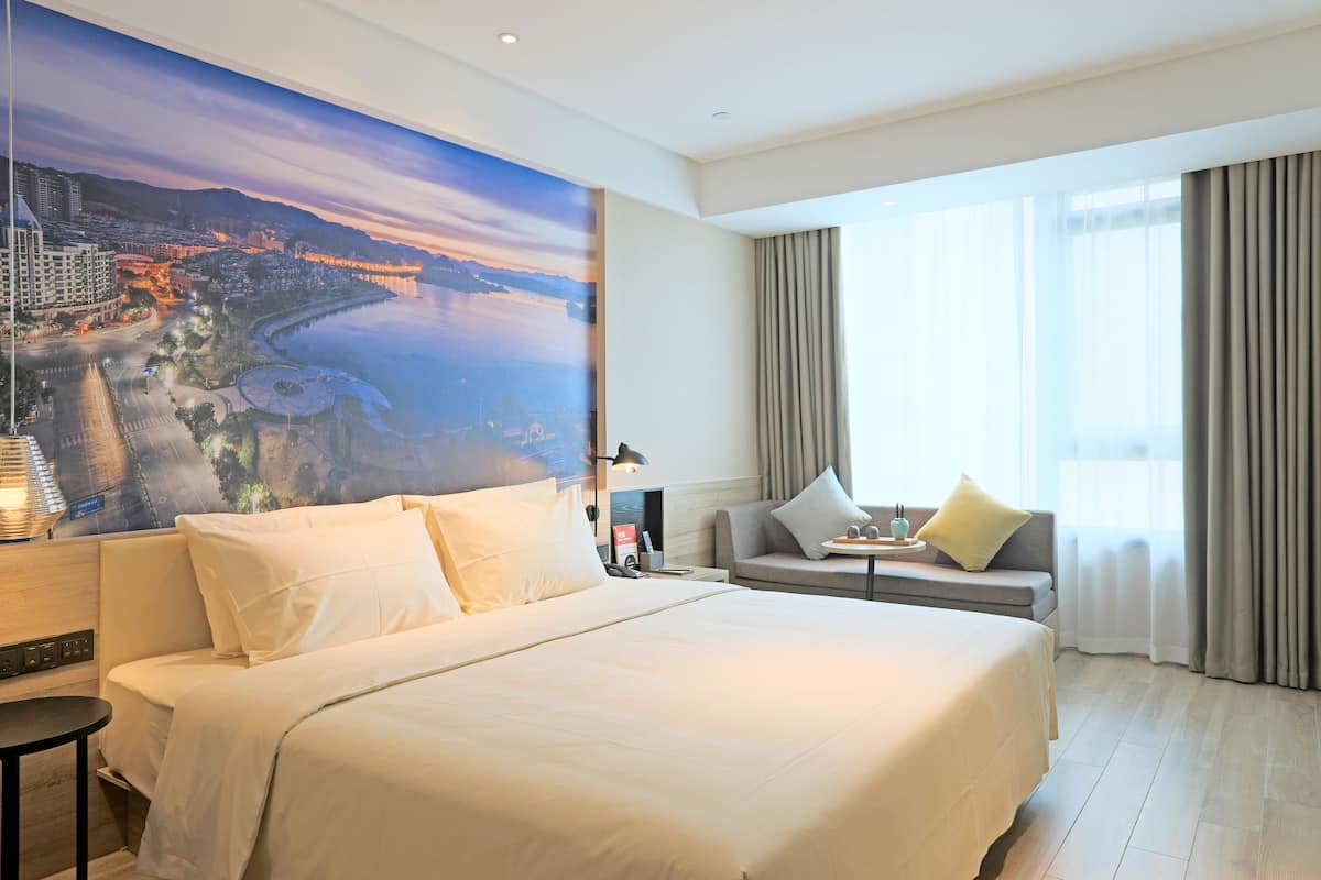 junior single room, 1 king bed | 1 bedroom, down duvets, memory-foam beds, desk