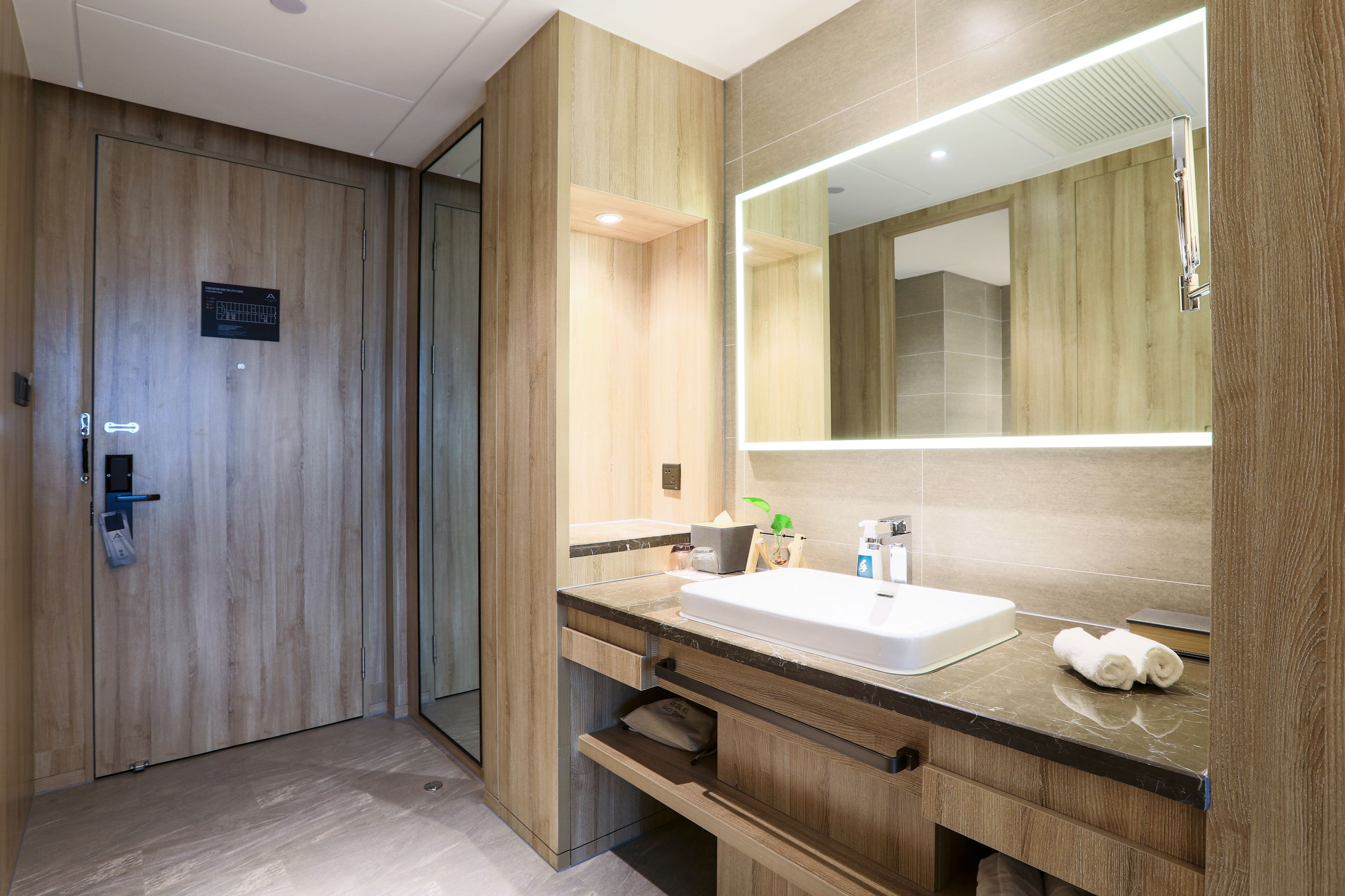 business twin room, 1 bedroom, refrigerator | 1 bedroom, down duvets, memory-foam beds, desk