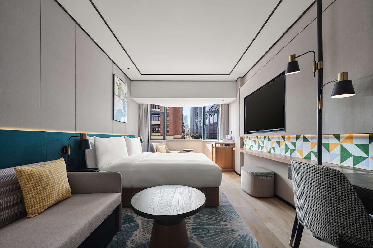 Zimmer, 1 King-Bett (High Floor) | Wohnbereich | Flachbildfernseher