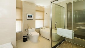 A modern bathroom with a toilet, bathtub, and glass-enclosed shower. - Atour Hotel Binjiang Binwen Road Hangzhou (Hangzhou)