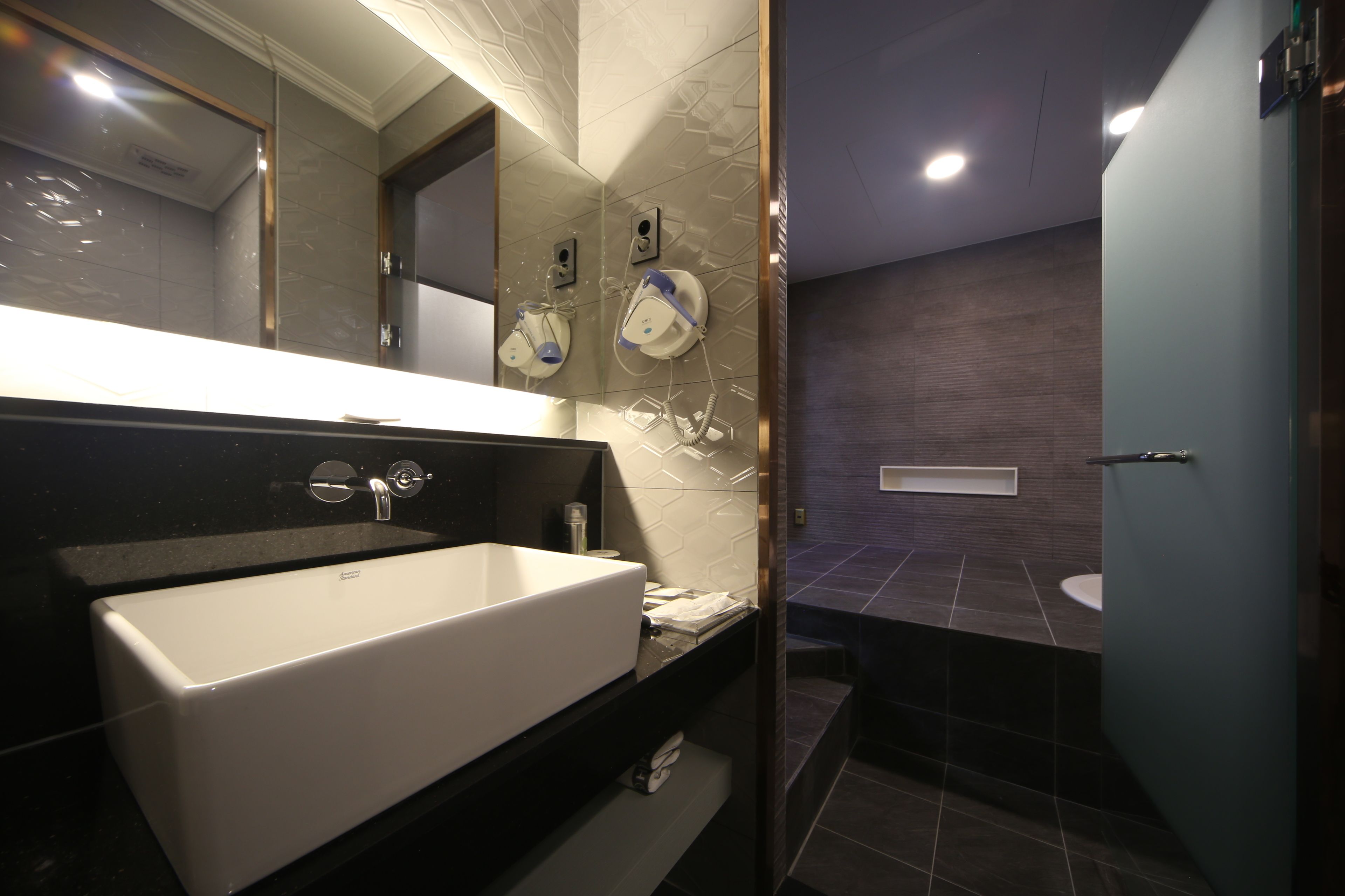 royal double room | bathroom | free toiletries, hair dryer, bathrobes, slippers