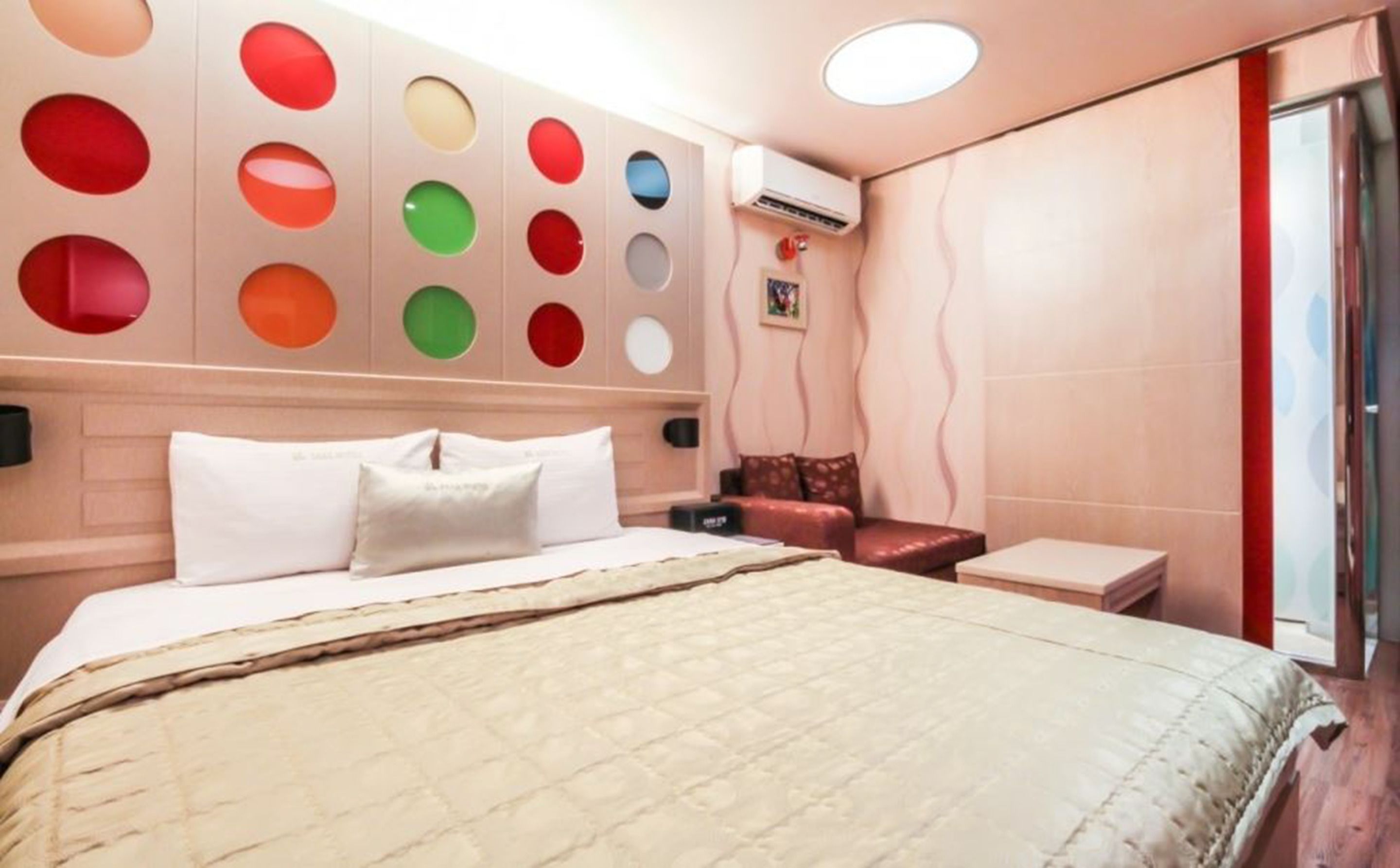 standard double room | blackout curtains, free wifi