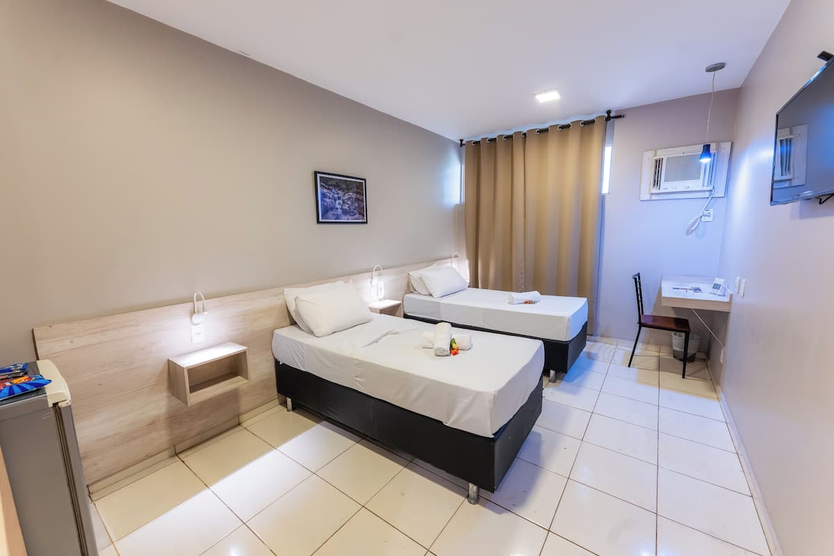 Standard Twin Room | Minibar, individually decorated, individually furnished, desk