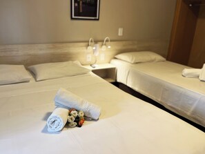Minibar, individually decorated, individually furnished, desk - Econotel by Bsb Inn (Brasília)