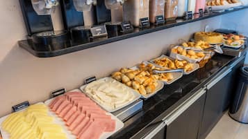 Café da manhã continental grátis todos os dias