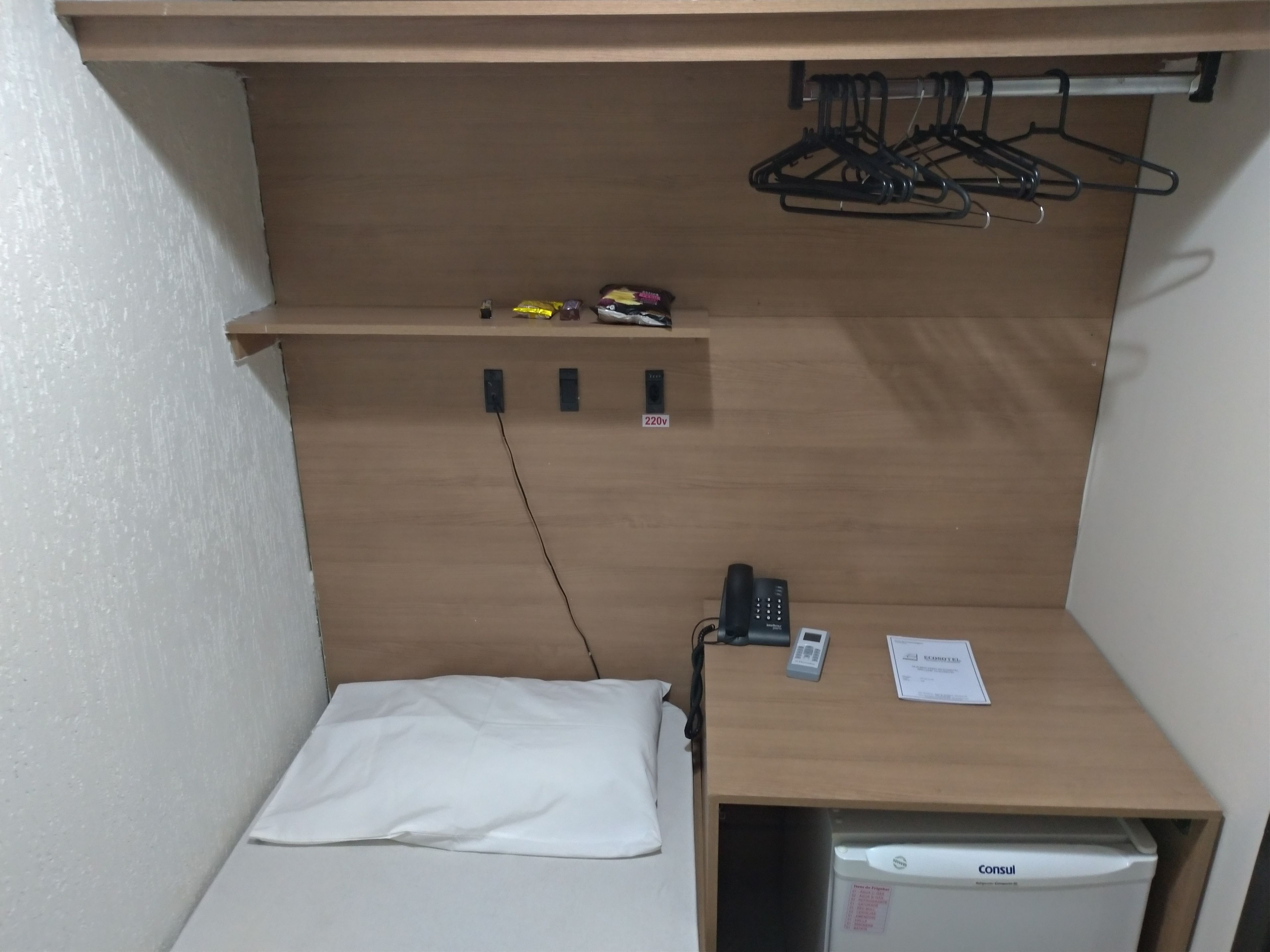 Een minibar, individueel gedecoreerd, individueel gemeubileerd