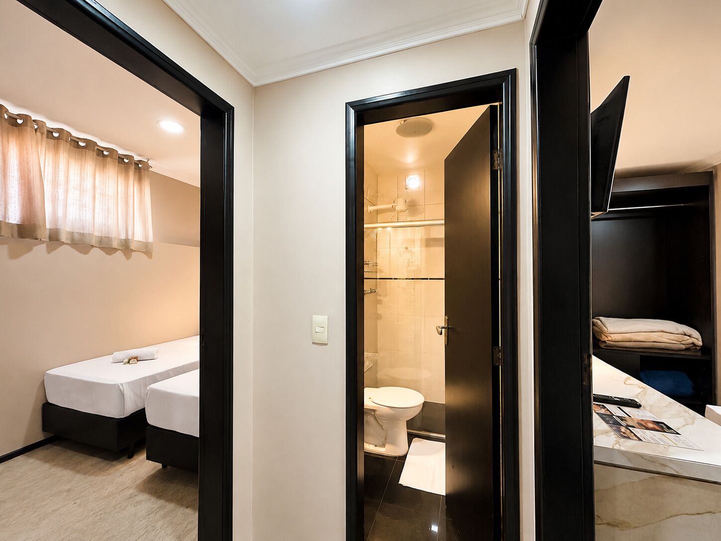 Apartamento | Área de estar | TV LED 32 polegadas com canais a cabo, TV