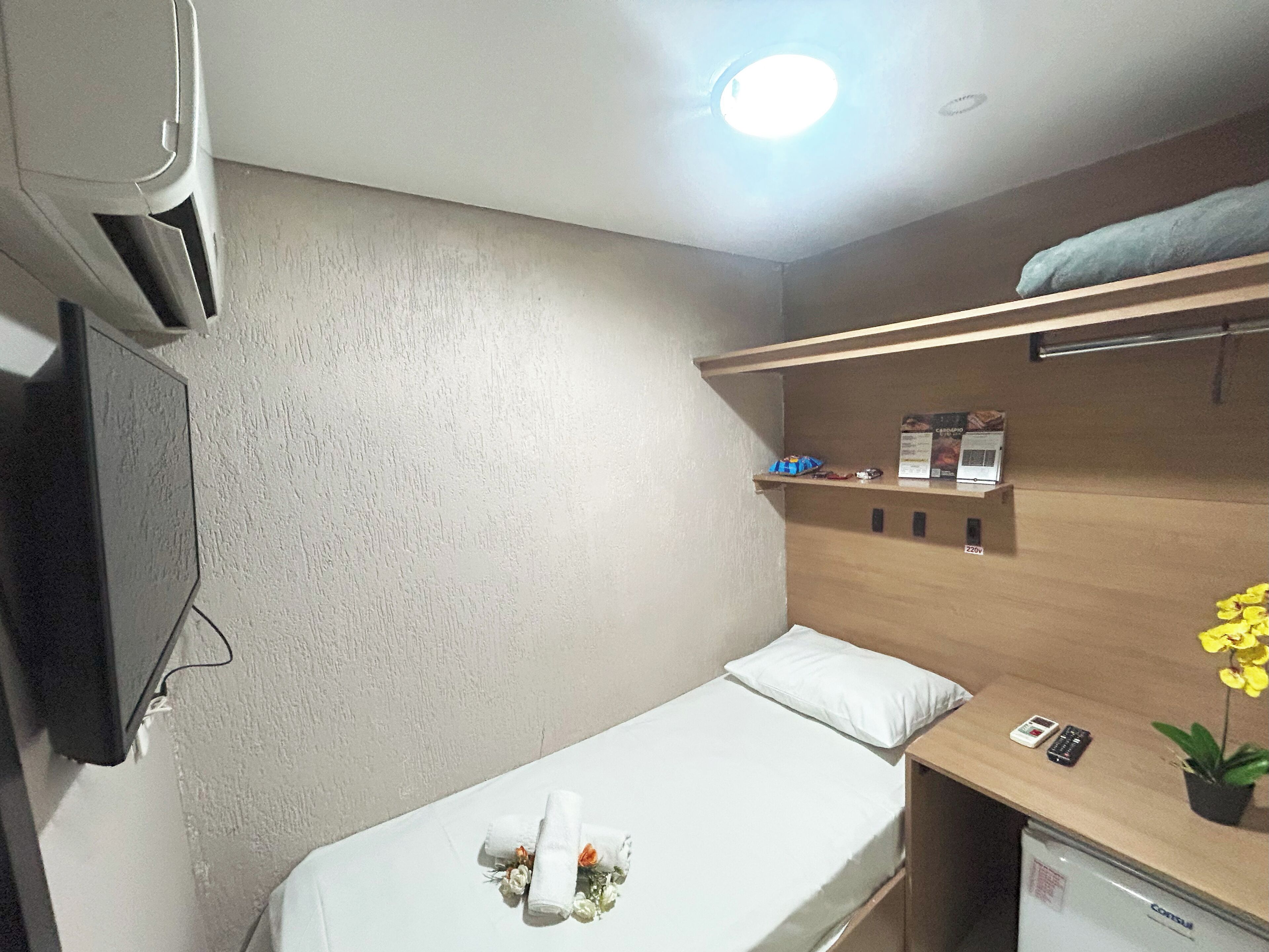 Economy Single Room, 1 Single Bed | Minibar, individually decorated, individually furnished, desk