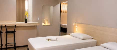 Apartment | Minibar, individually decorated, individually furnished, desk
