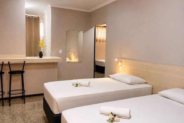 Apartamento | Frigobar, escrivaninha, cortinas blackout, Wi-Fi de cortesia