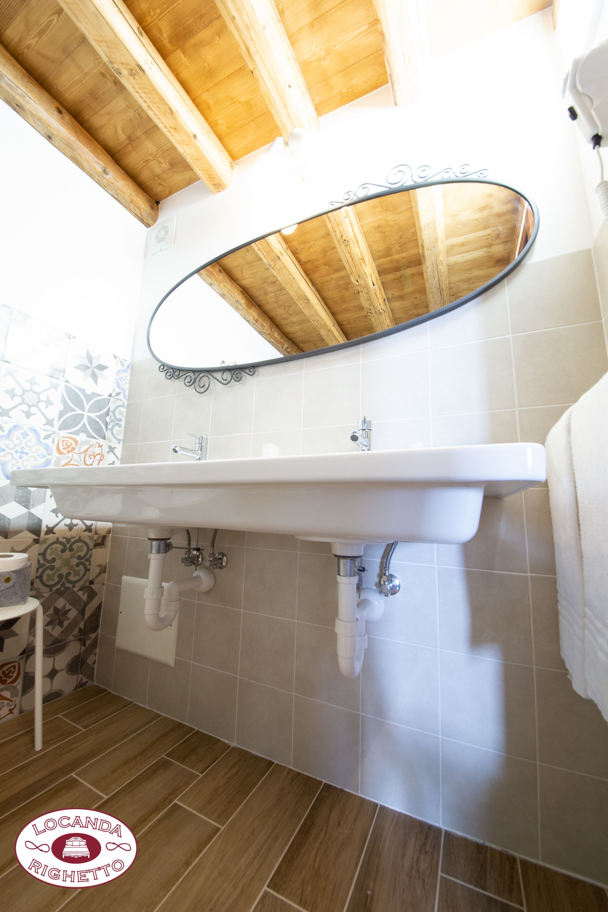 luxury double room, 1 bedroom | bathroom | shower, hair dryer, slippers, bidet