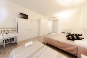 Triple Room | Free WiFi, bed sheets - Business Centro Fiera (Verona)